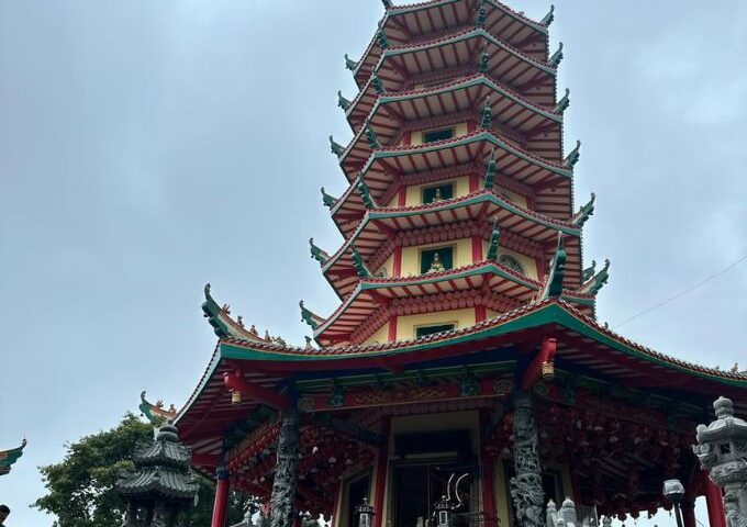 vihara buddhagaya watu gong - sewa mobil semarang