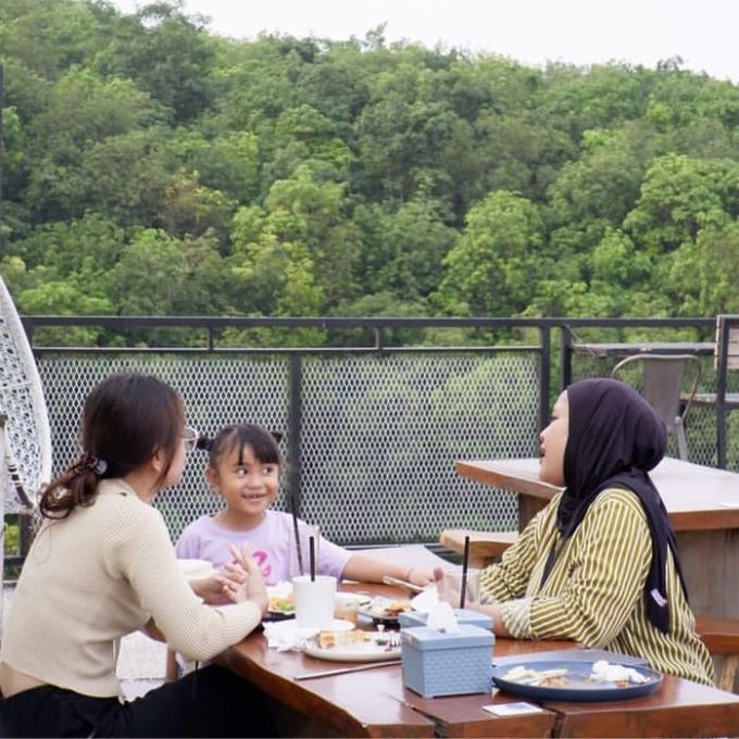 Pemandangan Tempat Outdoor di Kafe Selilin Kopi
