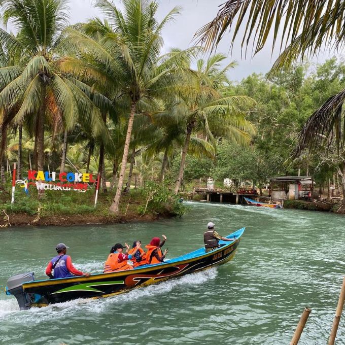 SEWA MOBIL PACITAN DYAN TRANSPORT