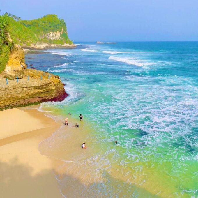 SEWA MOBIL SEMARANG BERWISATA KE PANTAI BANYU TIBO
